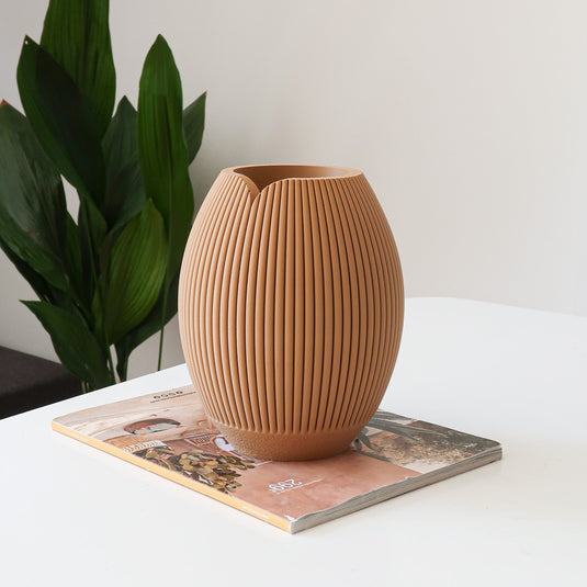 MAIE Design Vase